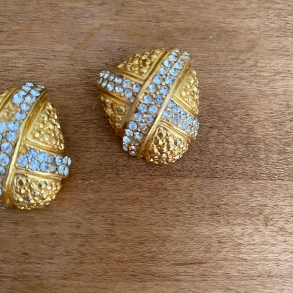 RARE VINTAGE CHUNKY GOLD PAVE CLIP ON DIAMOND EARRINGS - Picture 3 of 9